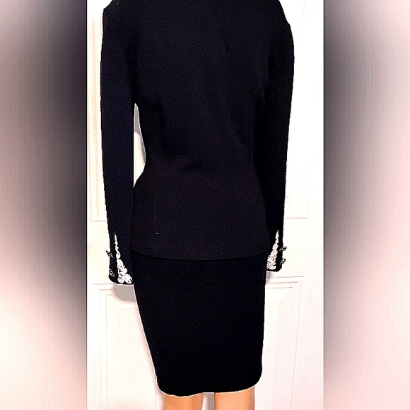 SALE! ST JOHN EVENING 8 SANTANA KNIT SOUTACHE LACE SWAROVSKI CRYSTAL SKIRT SUIT - Picture 10 of 12